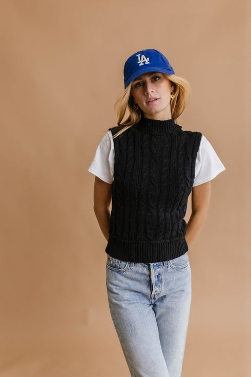 Snow Bunny Knit Vest// Black